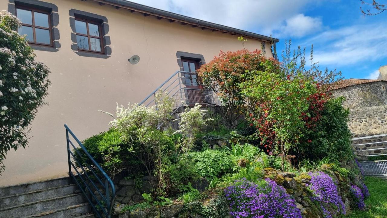 L'Oustalou - Wifi - Jardin - Campagne Villeneuve (Puy-de-Dome) Exterior foto